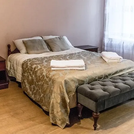 On Hutsulska з світлом