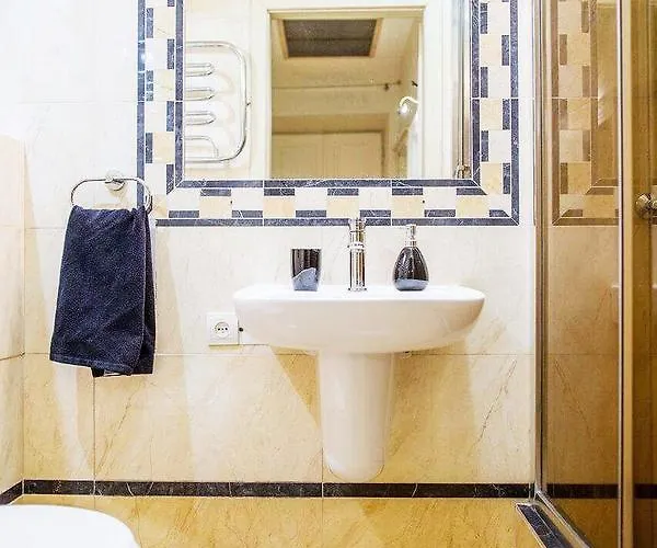 On Hutsulska світло 24 години * 利沃夫